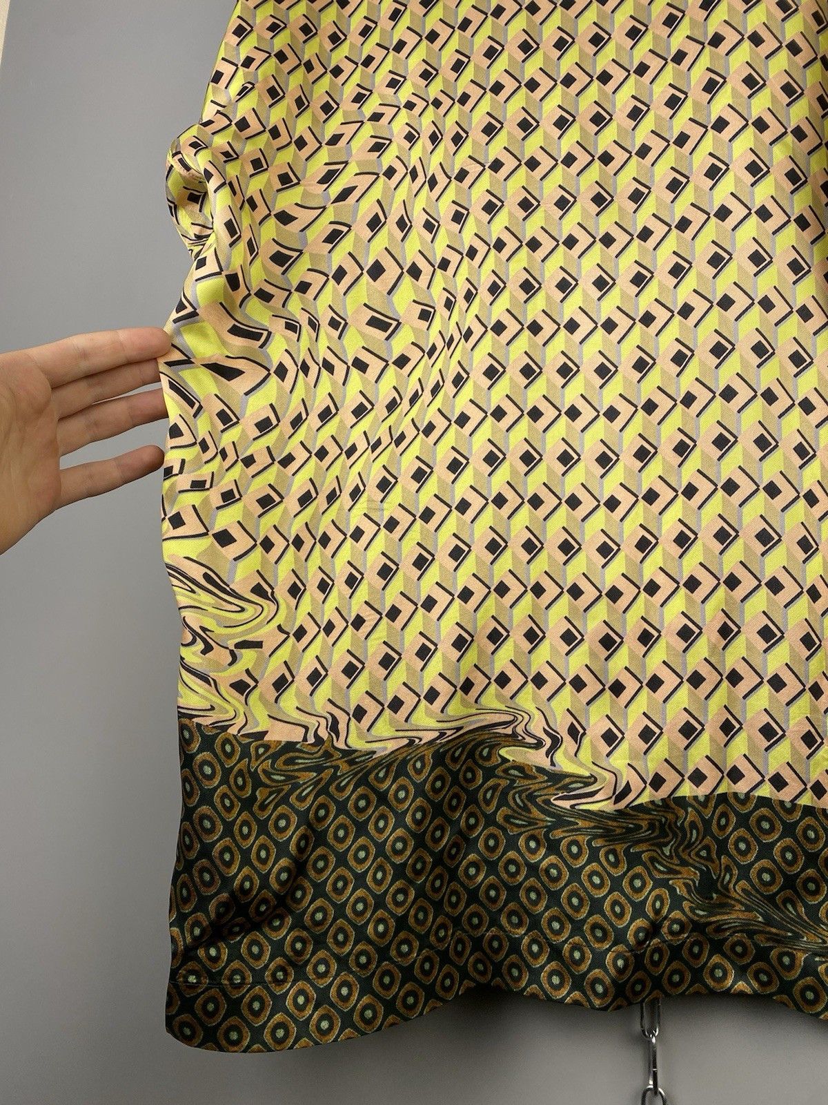 Dries Van Noten Dries Van Noten Silk Luxury Geometric Short Sleeve Shirt Size US XL / EU 56 / 4 - 15 Thumbnail