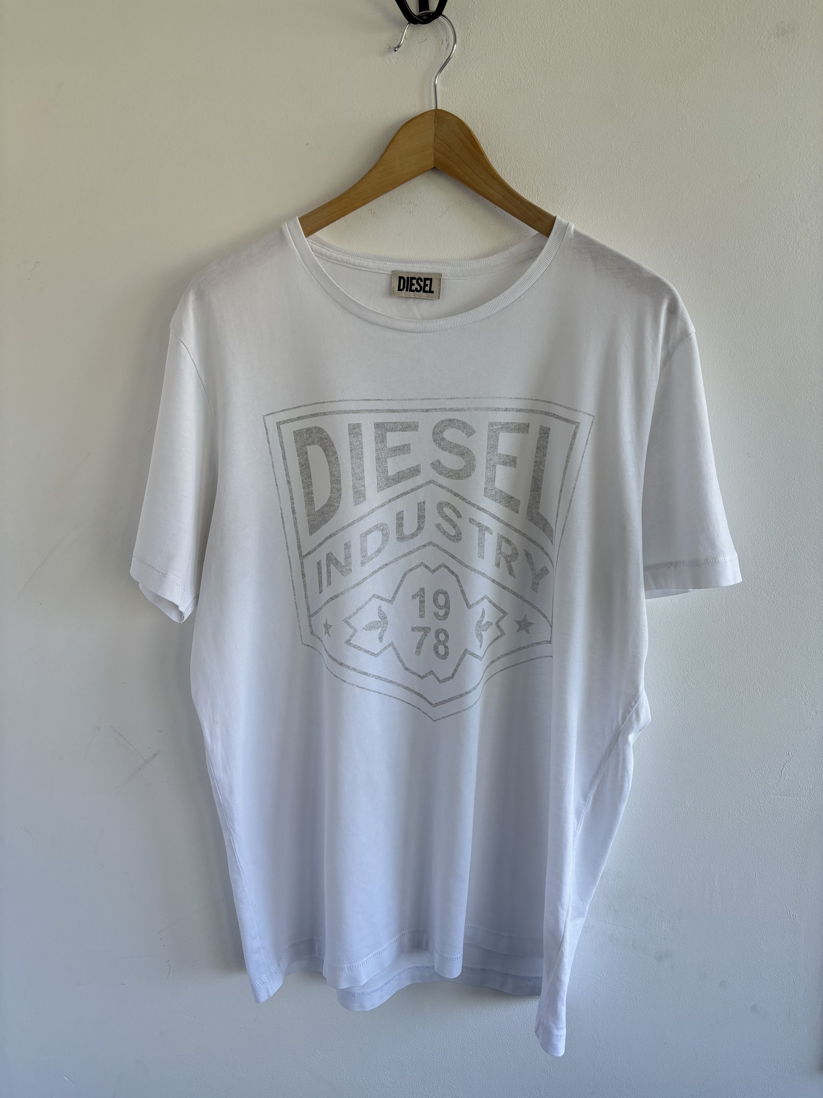 Diesel × Diesel Black Gold Diesel Industry Logo Tee Size US XL / EU 56 / 4 - 1 Thumbnail