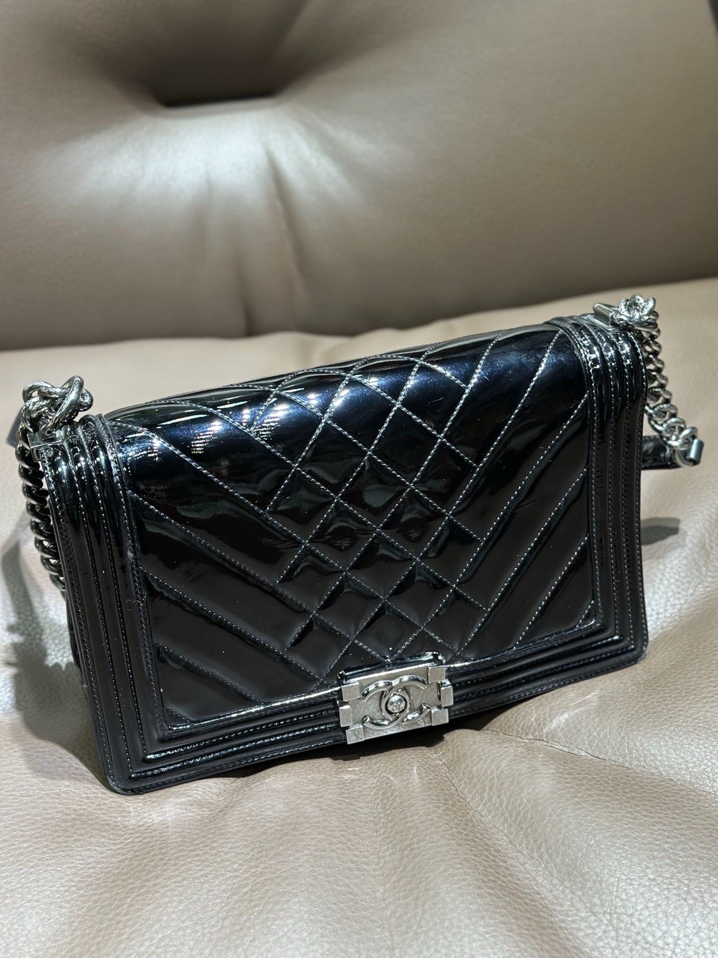 Chanel Chanel Distressed Black Shoulder Bag L Women Size ONE SIZE - 1 Thumbnail