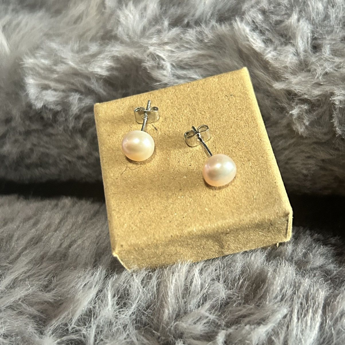 Handmade Genuine powder rose fresh water pearl post stud earrings Size ONE SIZE - 1 Thumbnail