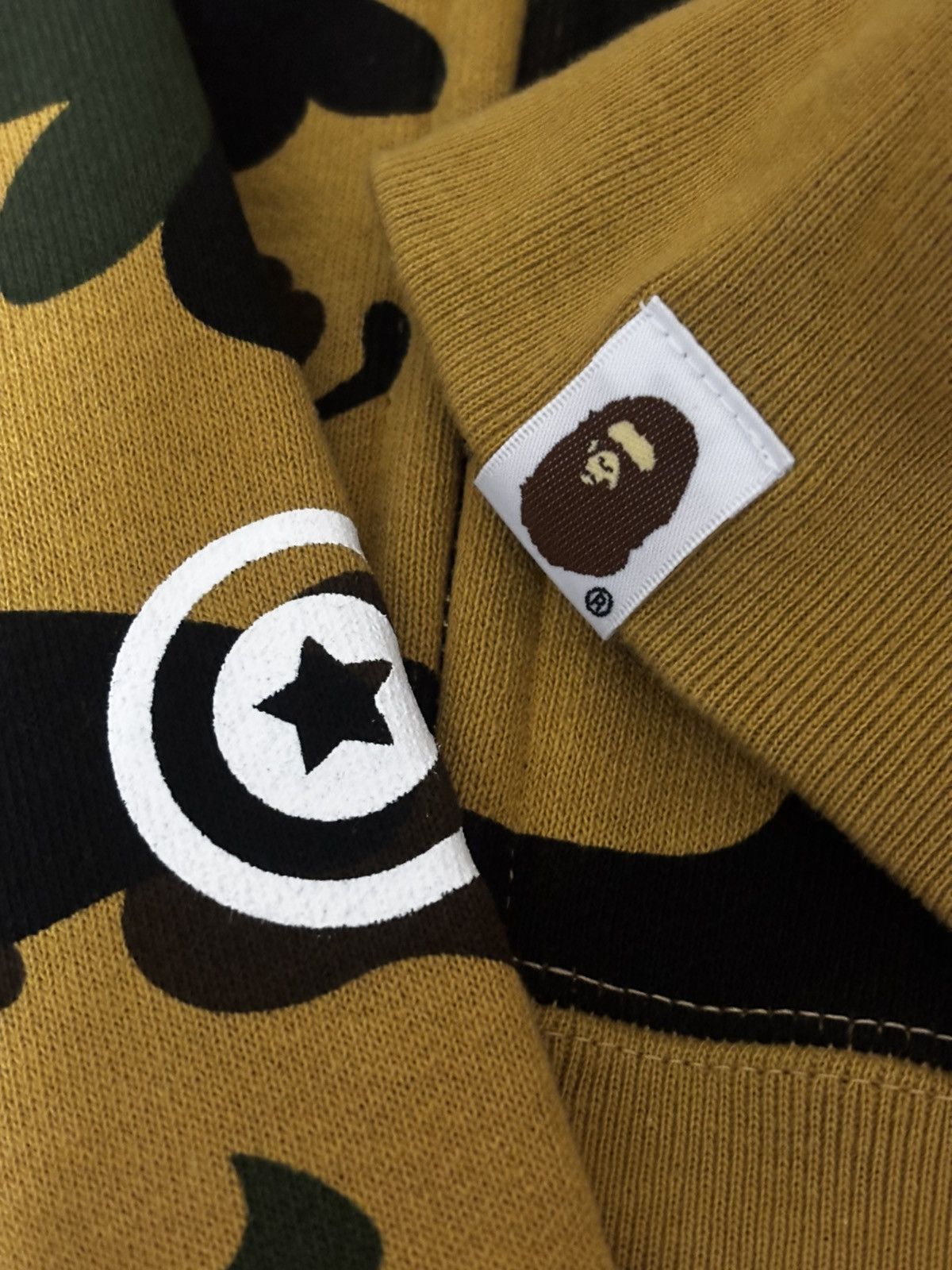 Bape Authentic ape bape 1st camo shark full zip hoodie M new Size US M / EU 48-50 / 2 - 6 Thumbnail