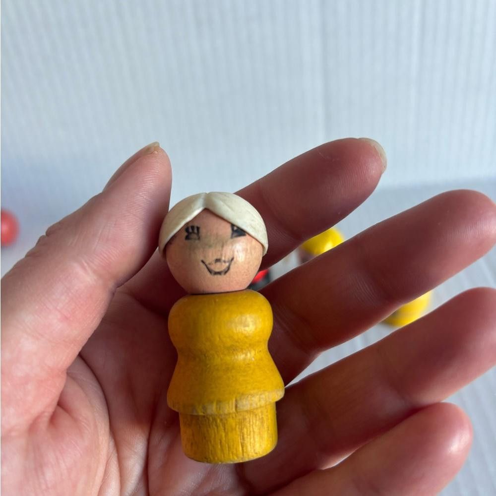 Designer Vintage 1972 Fisher Price Little People - Lot of 6 Figures Size ONE SIZE - 4 Thumbnail