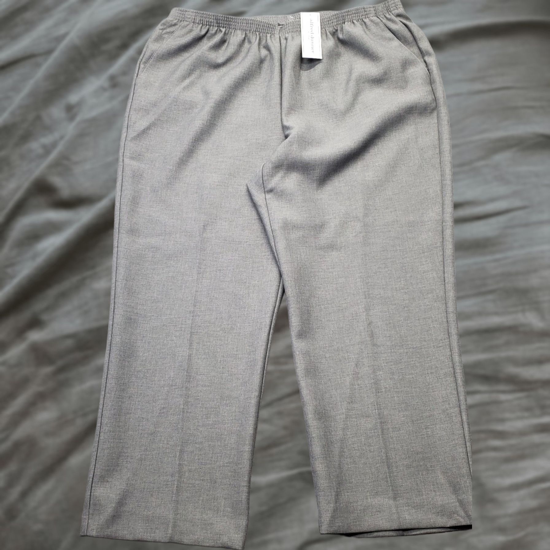 Vintage Alfred Dunner Crop Pants Womens 18W Gray Classic Fit Elastic Waist Slash Pocket Pantss Size 40" / US 18 - 1 Thumbnail