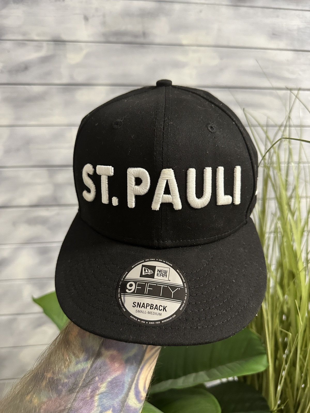 New Era Rare Cap ST. Pauli Skull Kopf Hat Y2K Soccer Size ONE SIZE - 2 Thumbnail
