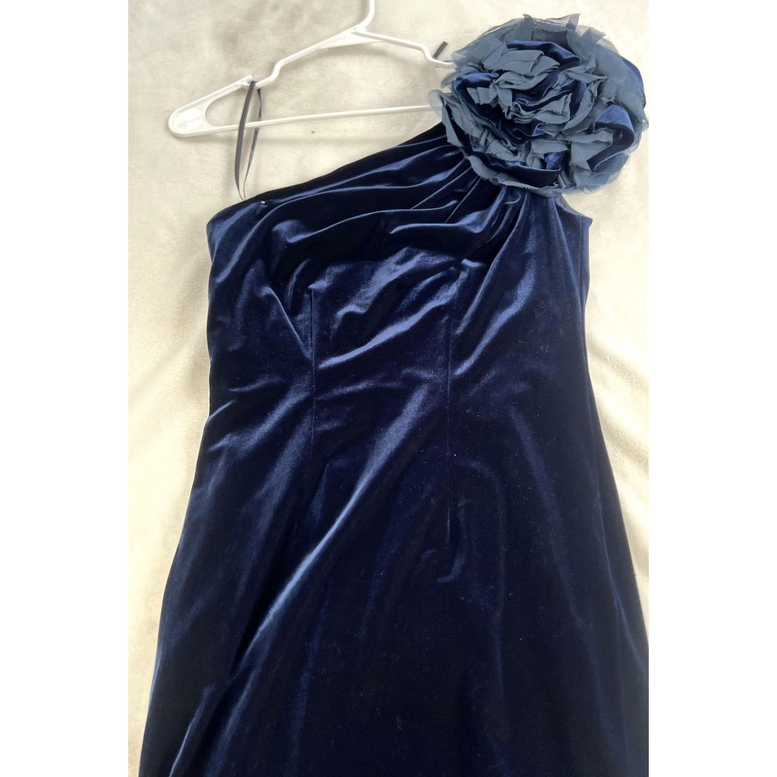 Tadashi Shoji VINTAGE Tadashi Shoji Dress Womens Medium Navy Velvet One Shoulder Rosette Cocktail Size M / US 6-8 / IT 42-44 - 2 Thumbnail