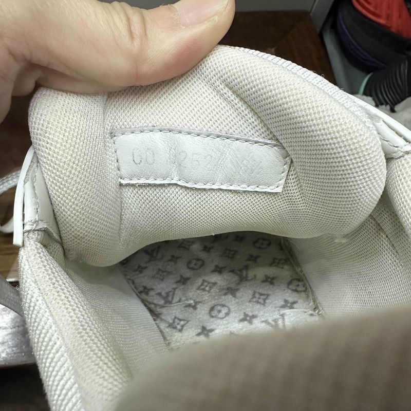 Louis Vuitton Louis Vuitton Trainer Sneaker in White Leather -2508 Size US 9.5 / EU 42-43 - 5 Thumbnail