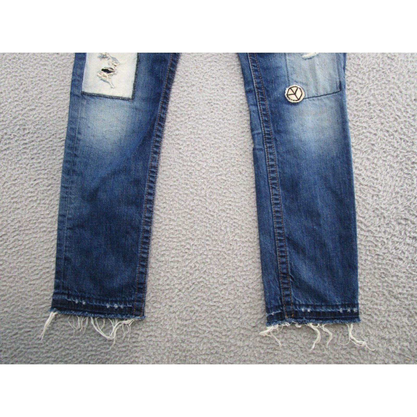 True Religion True Religion Jeans Patch Patchwork Denim Button Fly Raw Hem Size 26 USA Men’s Skinny Blue 30 Inseam Size US 26 / EU 42 - 2 Thumbnail
