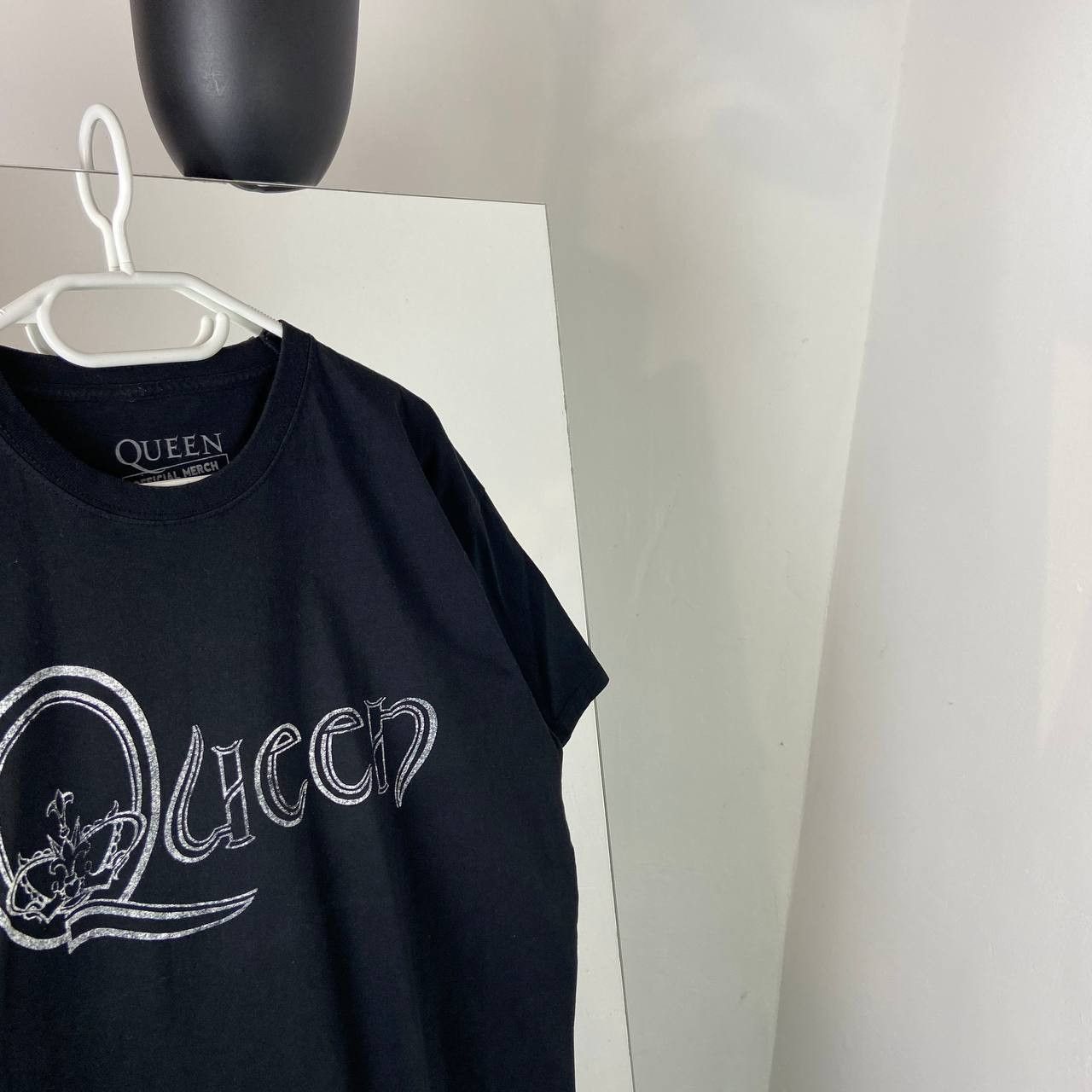 Band Tees Queen Vintage Y2K Official Merch Rock Band T-Shirt Size US XL / EU 56 / 4 - 2 Thumbnail
