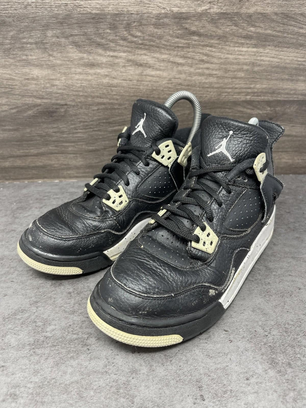 Jordan Brand Air Jordan 4 Oreo Kids Size 5.5 GS Black White Sneakers Size US 5.5 / EU 38 - 2 Thumbnail