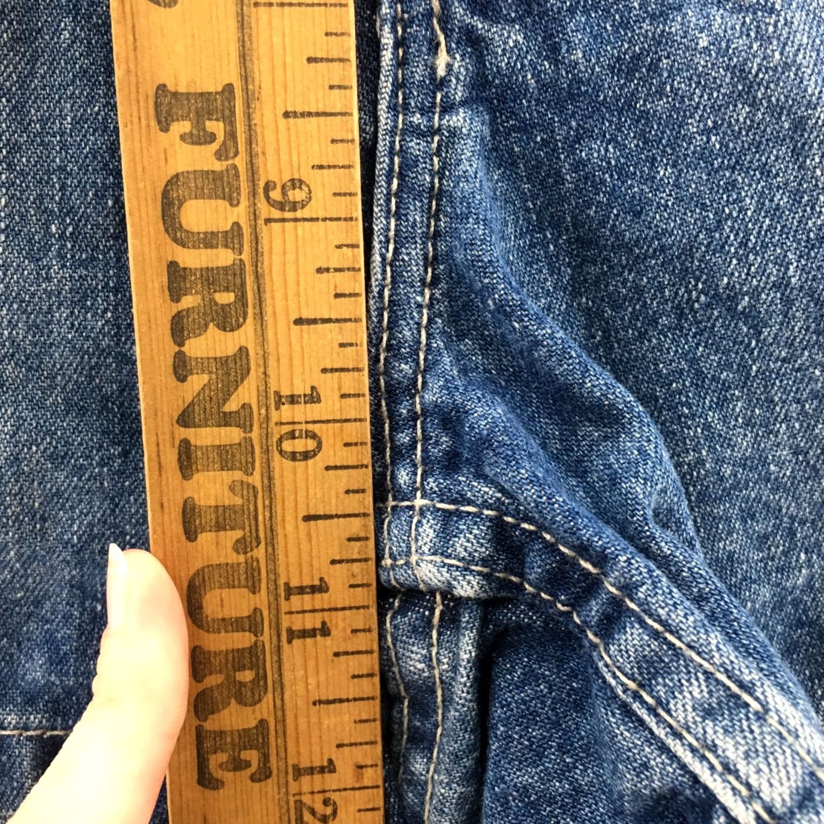 Old Navy Old Navy Mom Shorts Womens 10 Blue Denim Cotton High Rise Zip Fly 31in Waist 3in Inseam Shorts Womens Mens Girls Size 32" / US 10 / IT 46 - 7 Thumbnail