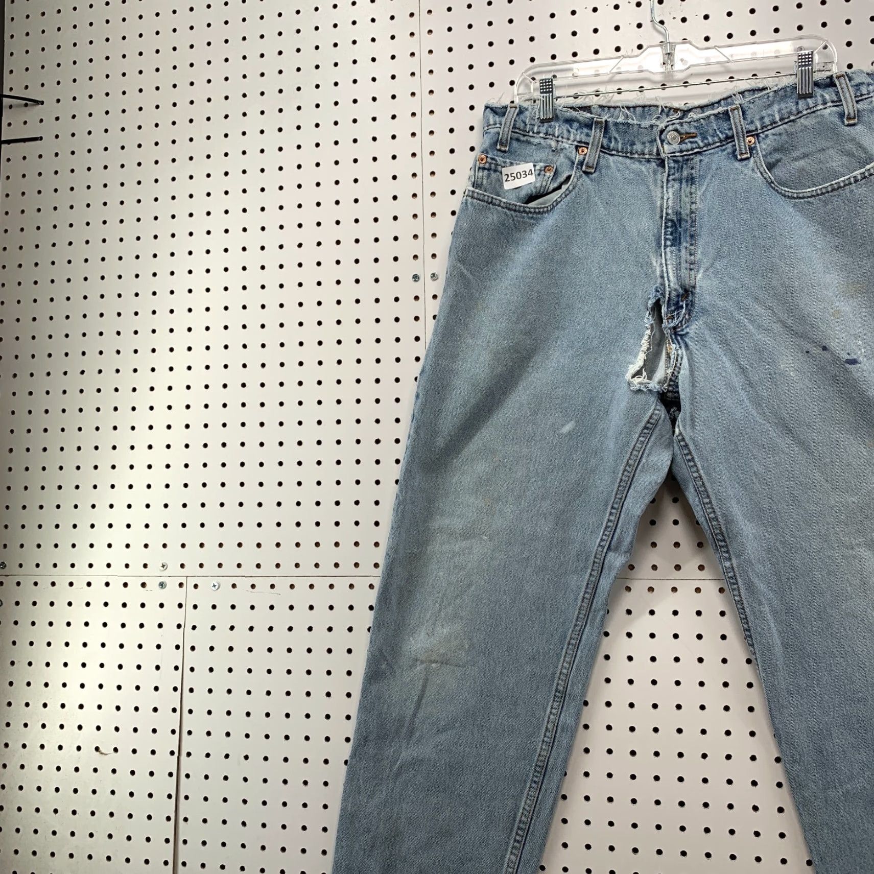 Levi's VINTAGE Levi's 550 Jeans Relaxed Fit Tapered Brown Men's 35x29 DISTRESSED Size US 35 - 3 Thumbnail