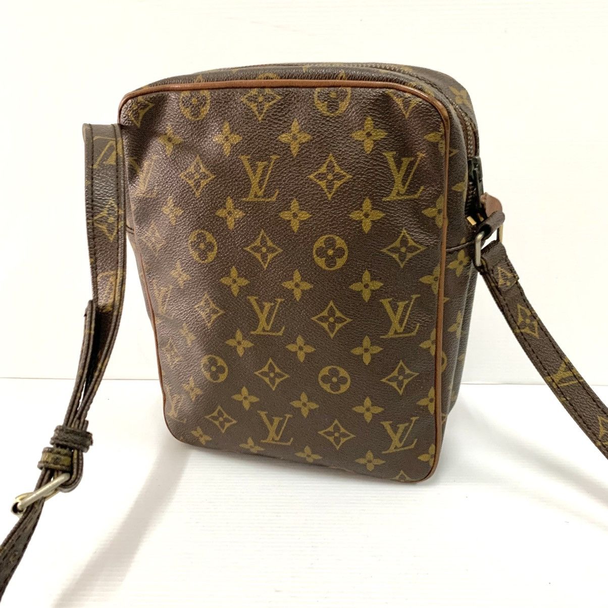 Louis Vuitton Louis Vuitton Monogram Vintage Large Danube Bag Size ONE SIZE - 8 Thumbnail
