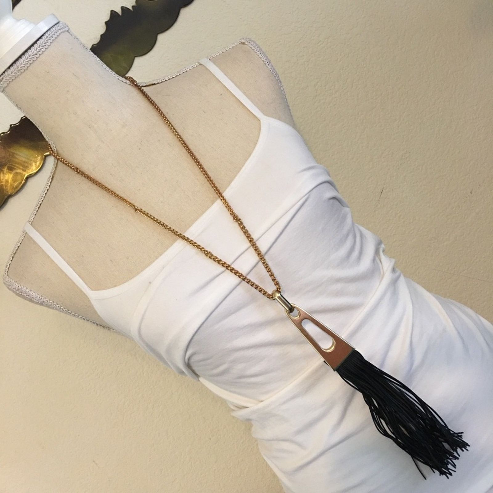 Jewelry Chunky gold tone chain with tassel pendant Size ONE SIZE - 3 Thumbnail