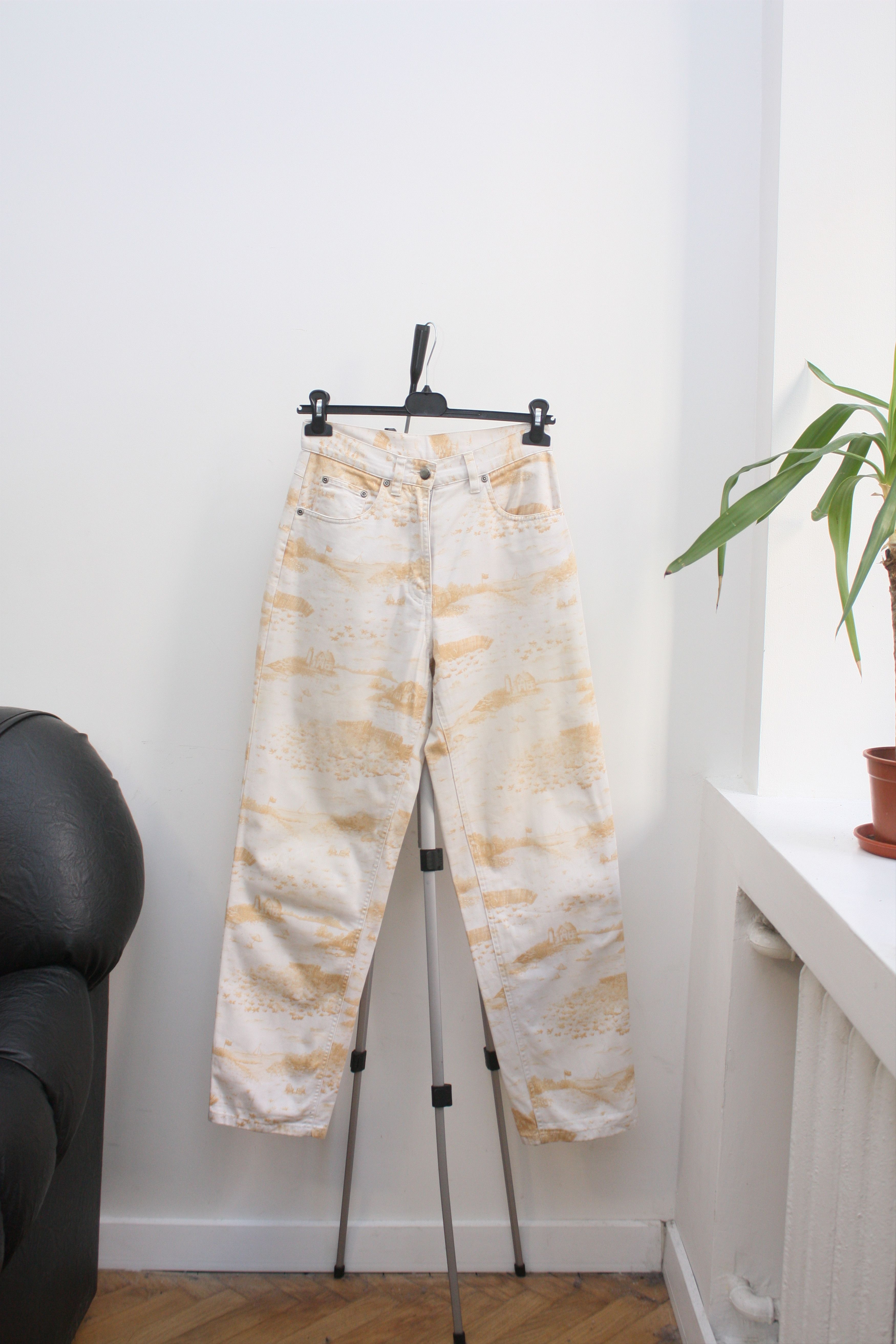 L.L. Bean L.L. Bean Printed White Beige Pants Women's 4 Size 27" / US 4 / IT 40 - 2 Thumbnail