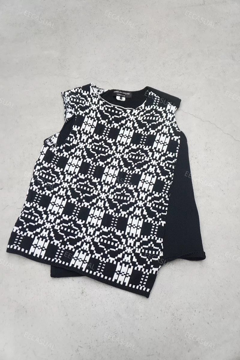 Comme des Garcons Asymmetrical Knit Vest by Comme des Garçons Size US M / EU 48-50 / 2 - 1 Thumbnail