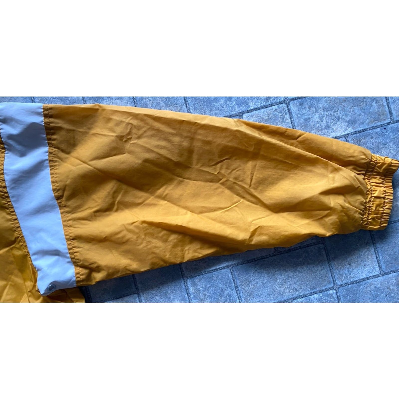 Nike Nike Windbreaker Jacket Men L Yellow Hooded Pockets Zipped Pockets Front Pocket Back Vents nylon polyester Regular Size US L / EU 52-54 / 3 - 7 Thumbnail
