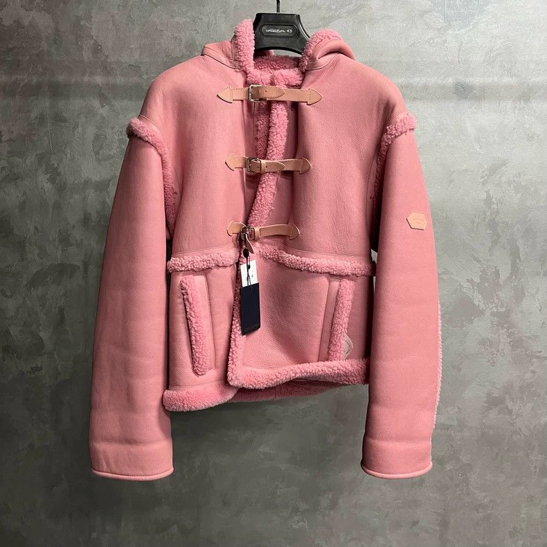 Louis Vuitton Louis Vuitton Lipstick powder fur one-piece jacket Size XS / US 0-2 / IT 36-38 - 1 Thumbnail