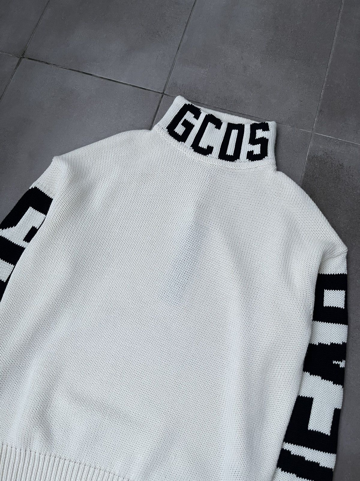 GCDS !DS! AW23 GCDS Logo Cream Turtleneck Sweater Size US M / EU 48-50 / 2 - 9 Thumbnail