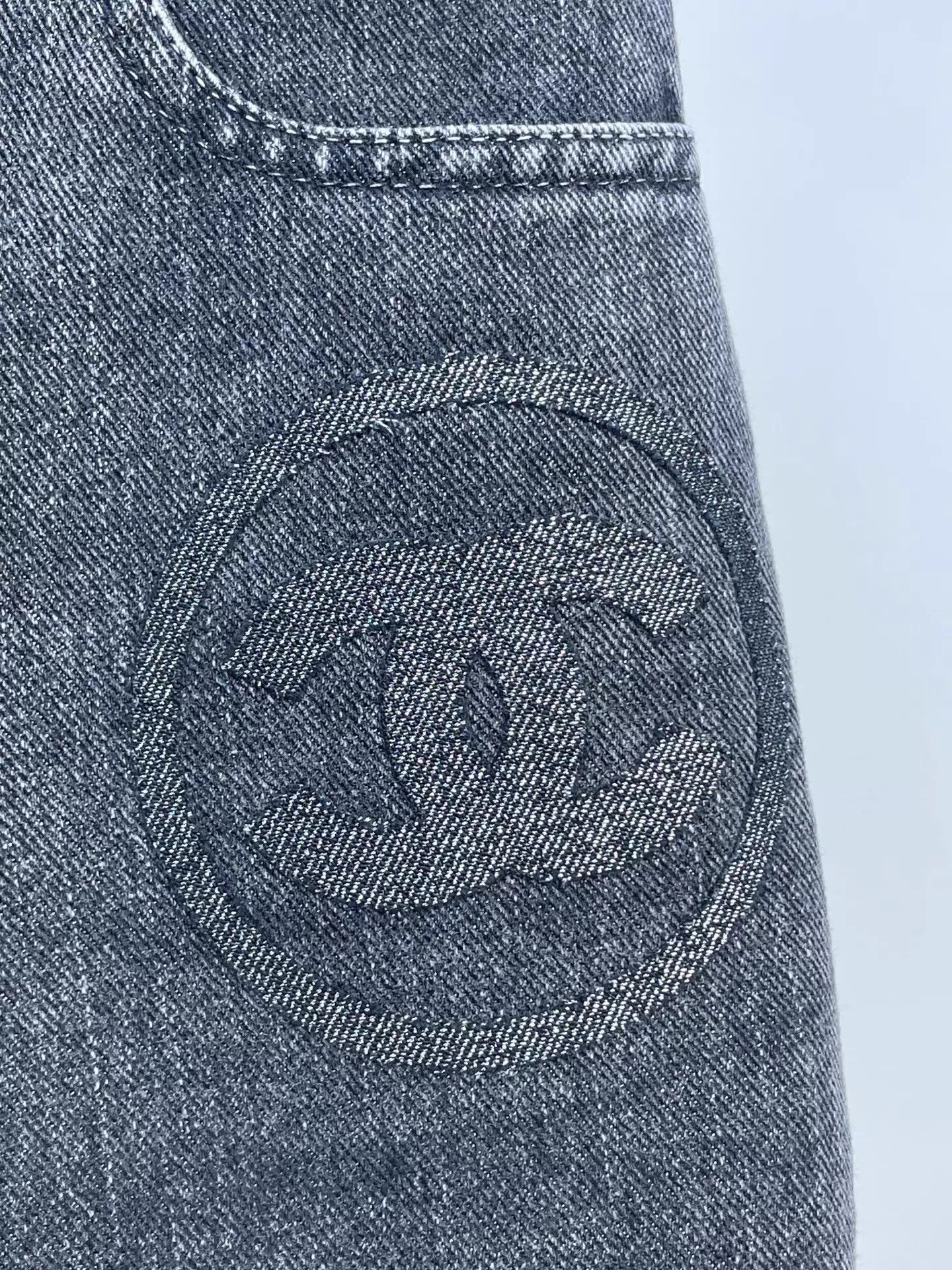 Chanel Chanel 23C Smoke Gray Logo Jeans Size 27" / US 4 / IT 40 - 3 Thumbnail