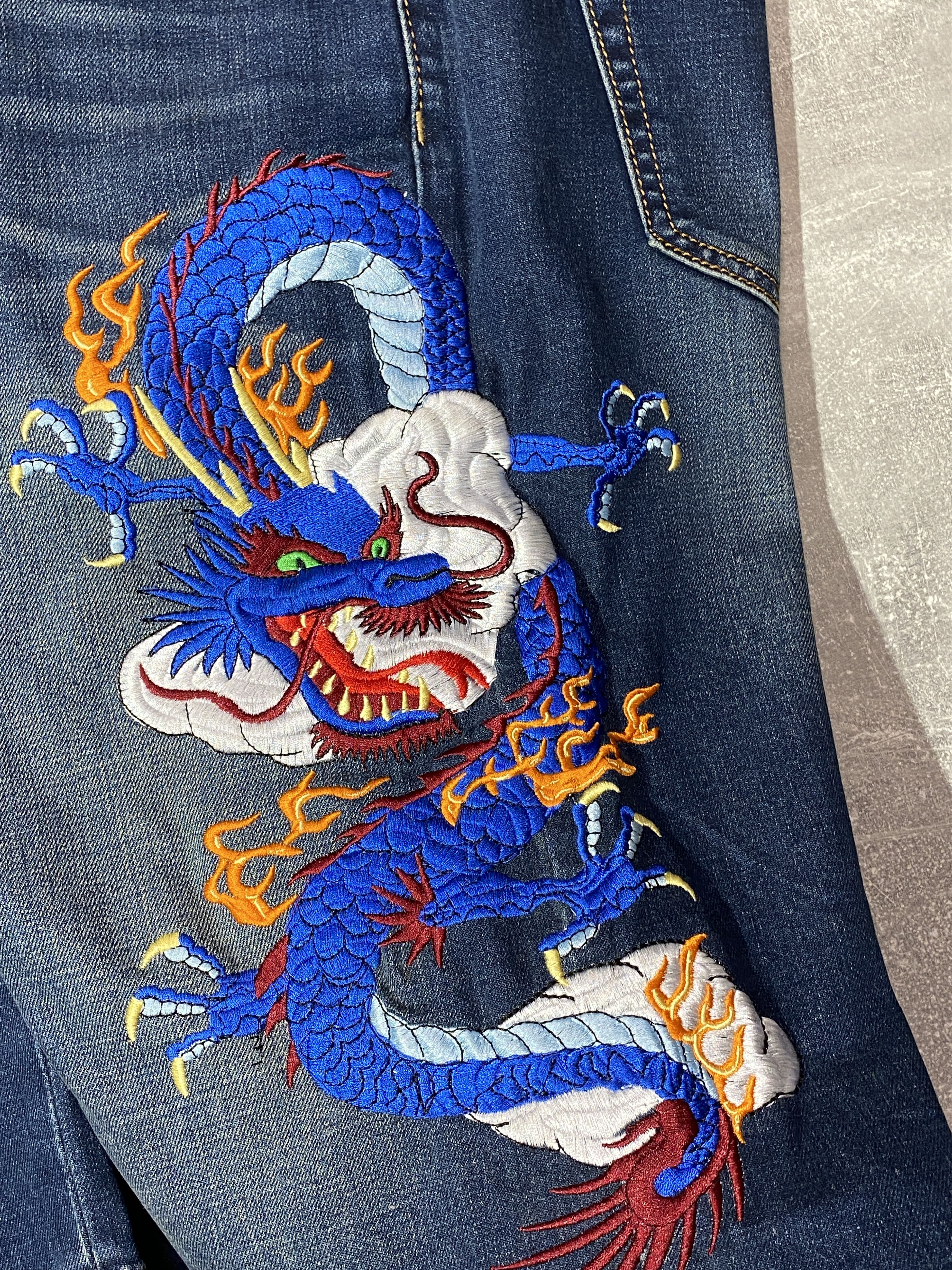 Japanese Brand Vintage y2k Dragon Logo Denim Shorts Size US 34 / EU 50 - 2 Thumbnail