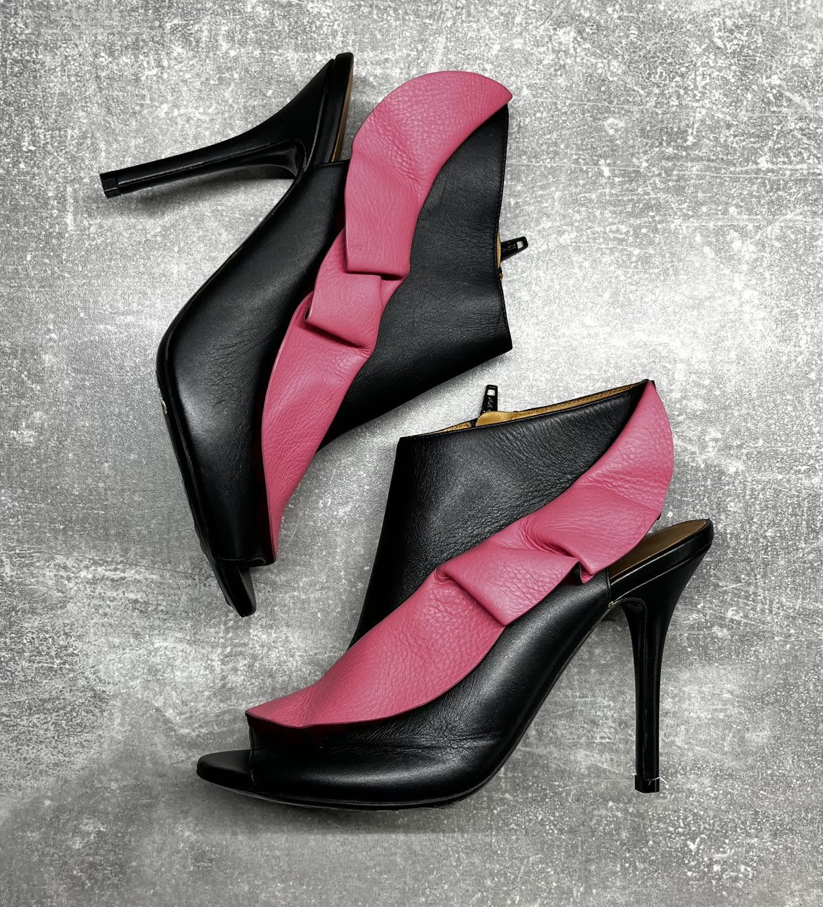 Balenciaga Balenciaga Made in Italy dress heels black/ pink rufle Size US 7 / IT 37 - 1 Thumbnail