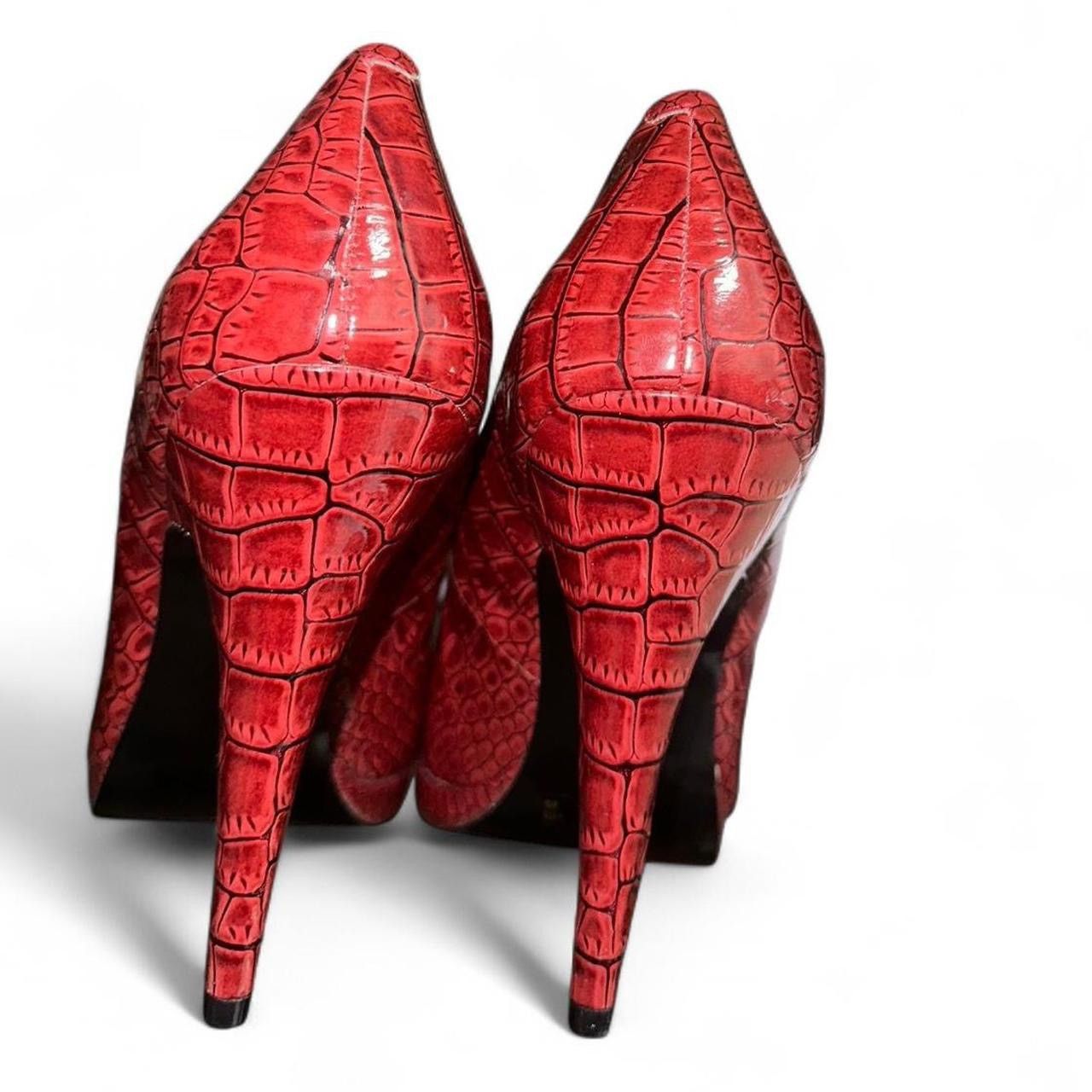 BCBGeneration BCBG Y2K NWOT CHERRYCOLA RED patent leather croc Size US 10 / IT 40 - 9 Thumbnail