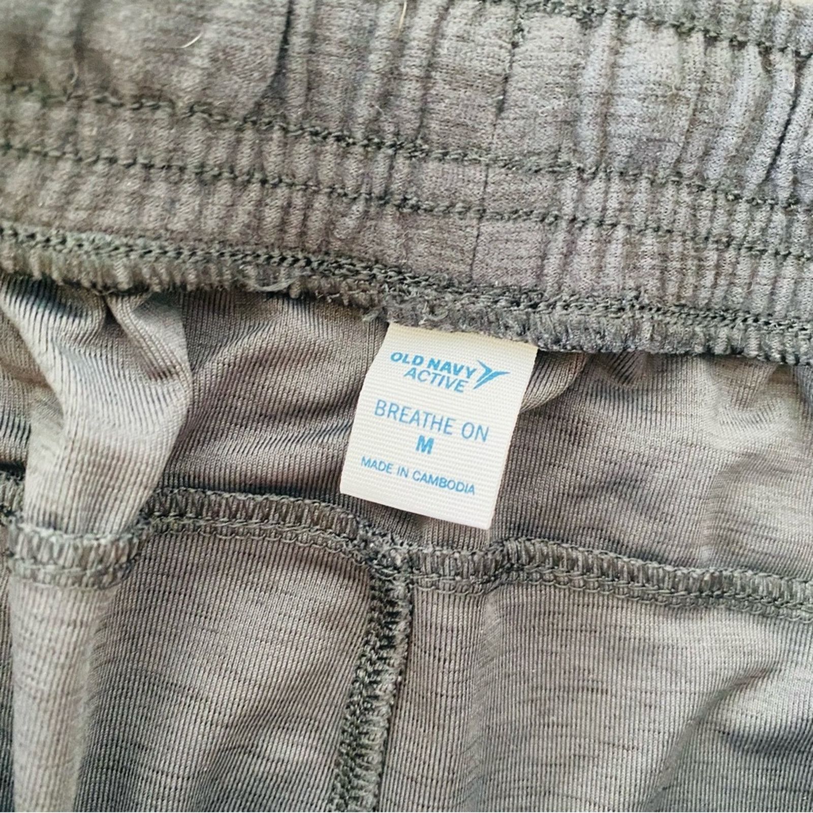 Old Navy NEW OLD NAVY ACTIVE Dark Grey Black Running Workout Shorts Size 28" / US 6 / IT 42 - 6 Thumbnail
