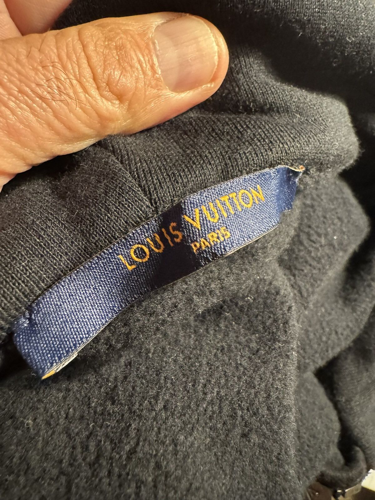 Louis Vuitton Louis Vuitton hoodie study all photos for tape measurements Size US M / EU 48-50 / 2 - 23 Thumbnail