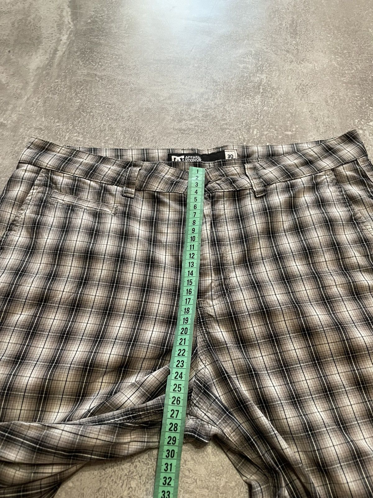 DC × Vintage Vintage DC Shoes Skateboarding Checkered Shorts Size S Size US 30 / EU 46 - 19 Thumbnail