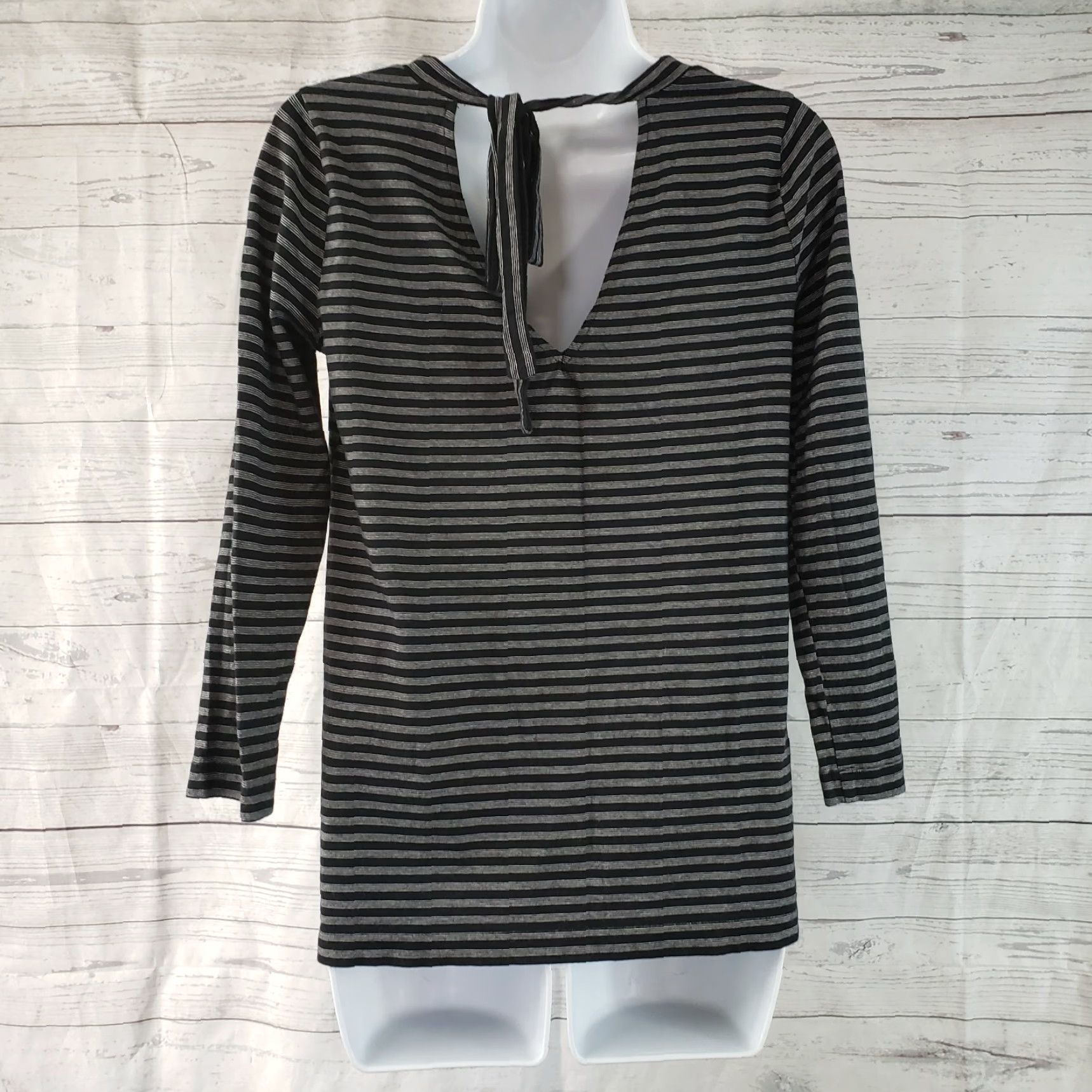 Loft LOFT Ann Taylor Womens Top Sz Medium Black Gray Striped Back Tie Cotton Blend T-Shirt Casual V-Neck 3/4 Sleeve Size M / US 6-8 / IT 42-44 - 3 Thumbnail