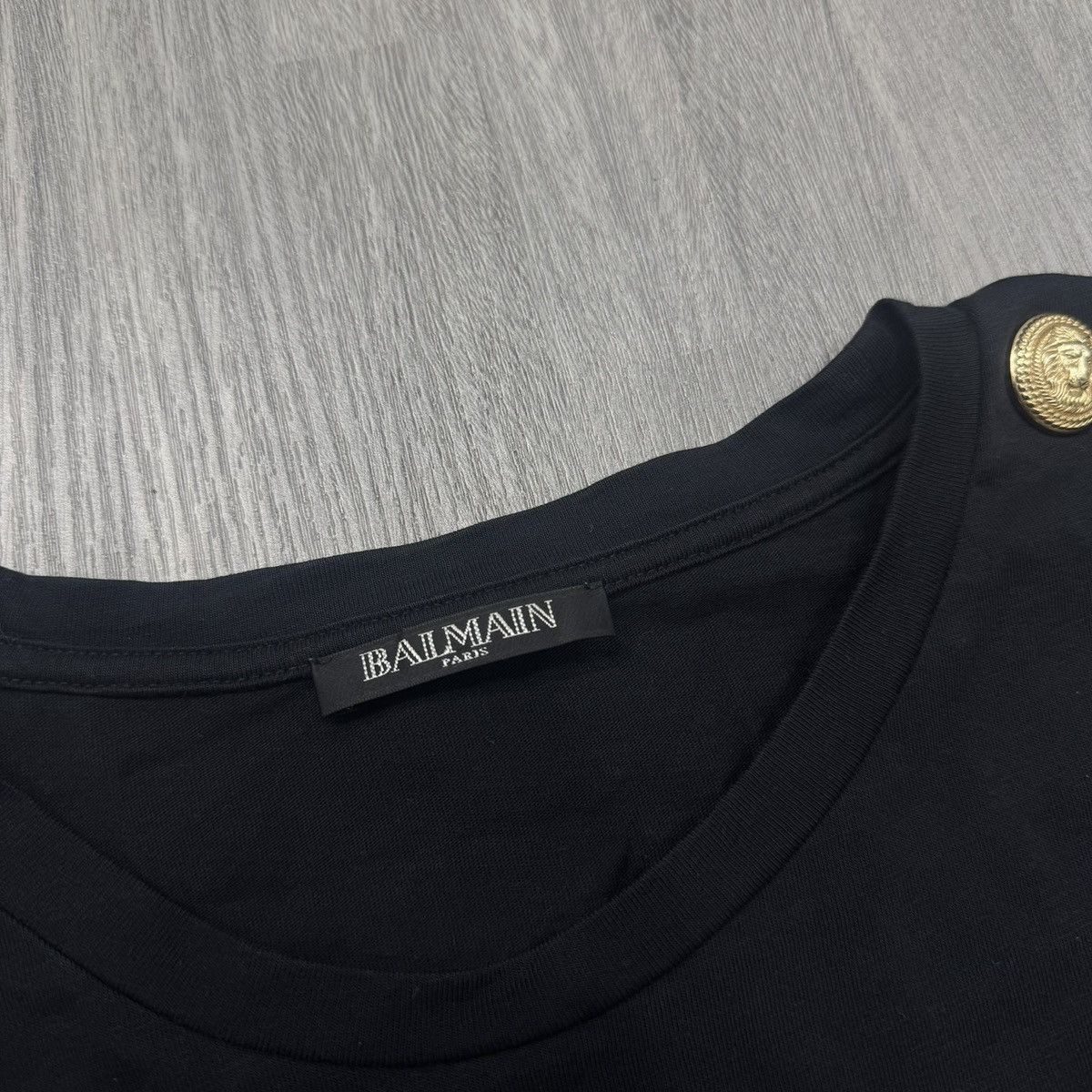 Balmain Balmain Black Metallic Logo Gold Shoulder Button T-Shirt Size XS / US 0-2 / IT 36-38 - 4 Thumbnail