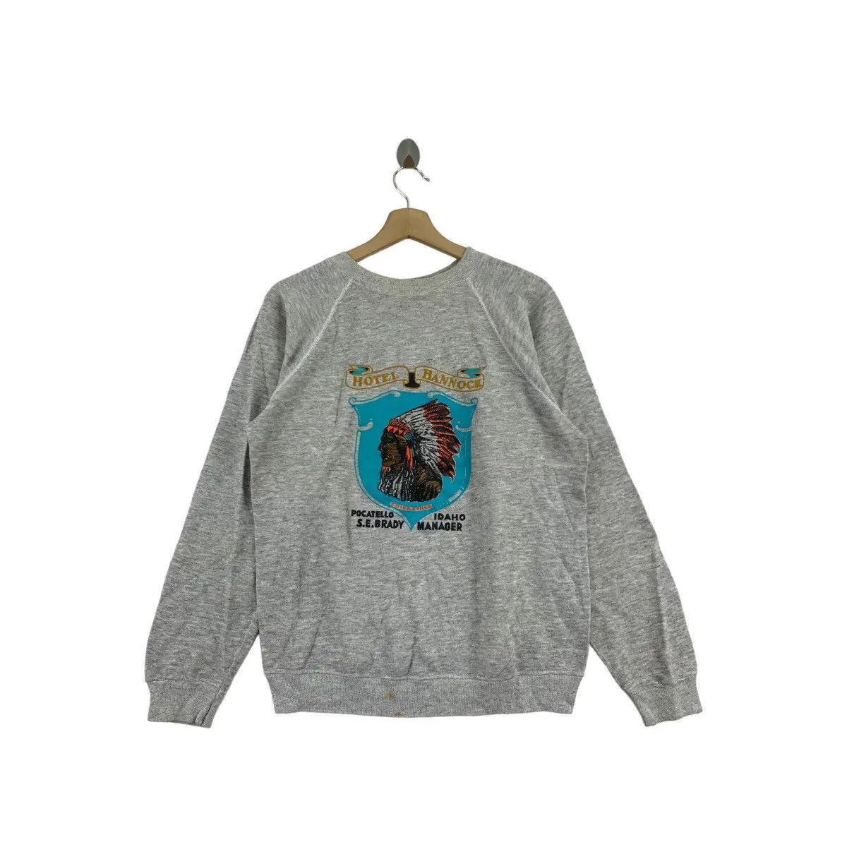 Vintage Vintage 80’ HOTEL BANNOCK CHIEF TYHEE Idaho Sweatshirt Size M / US 6-8 / IT 42-44 - 1 Thumbnail