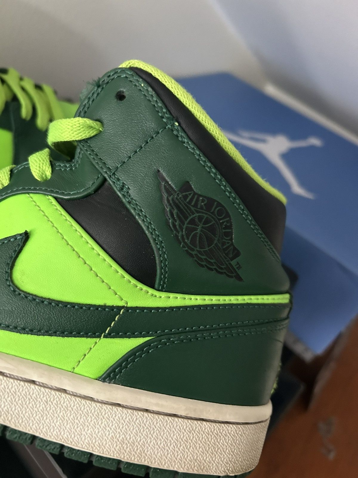 Jordan Brand Air Jordan Retro 1s Size US 9 / EU 42 - 9 Thumbnail