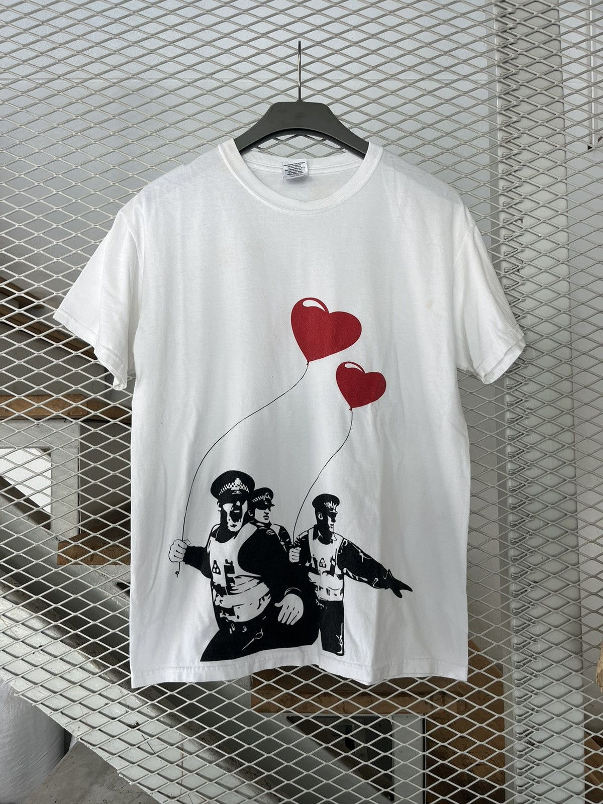 Designer Banksy Artwork design 00’s T-shirt Size US M / EU 48-50 / 2 - 2 Thumbnail