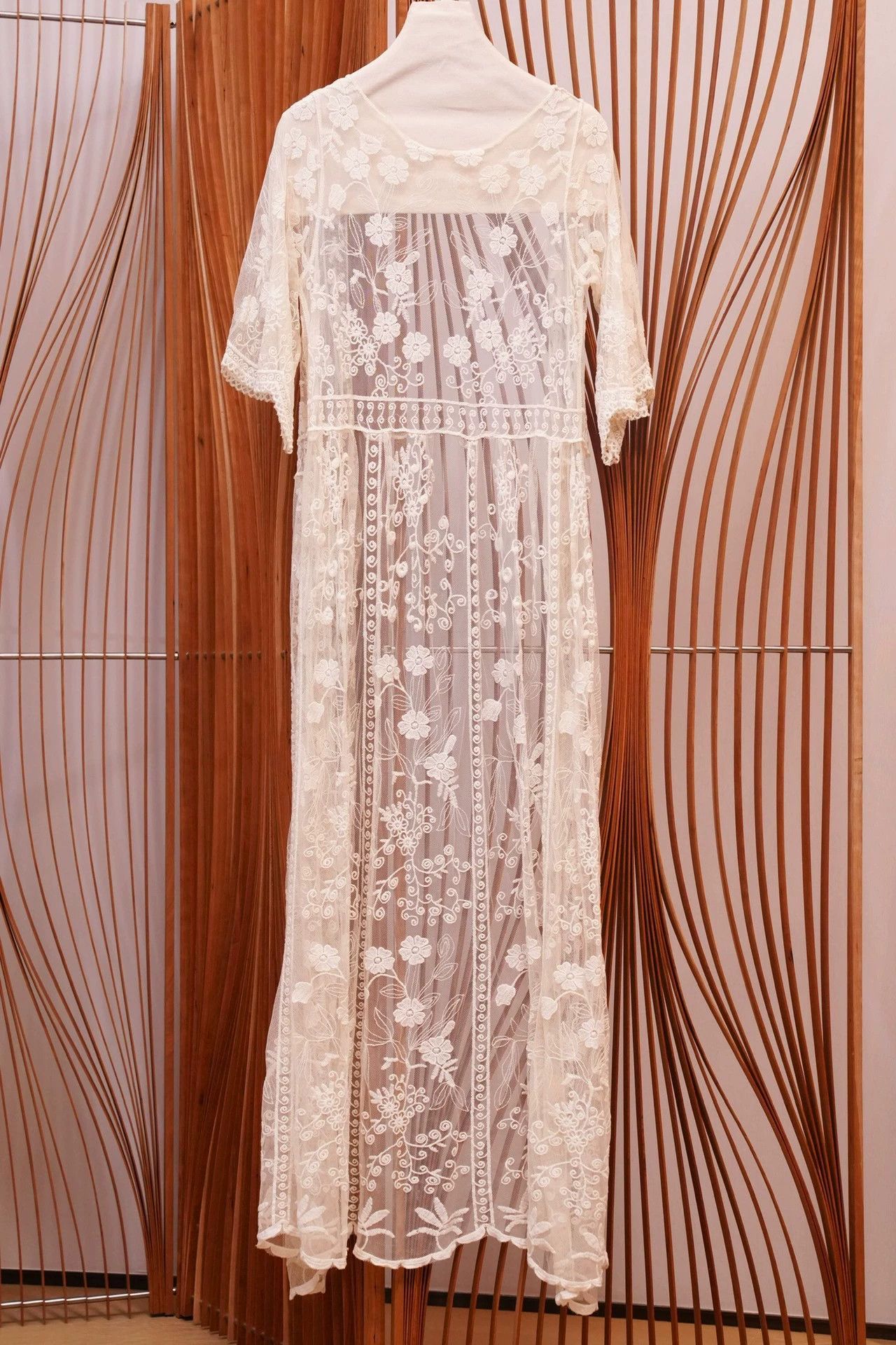 Vintage Vintage All White Oriental Floral Embroidered Cover-up SM Size ONE SIZE - 1 Thumbnail