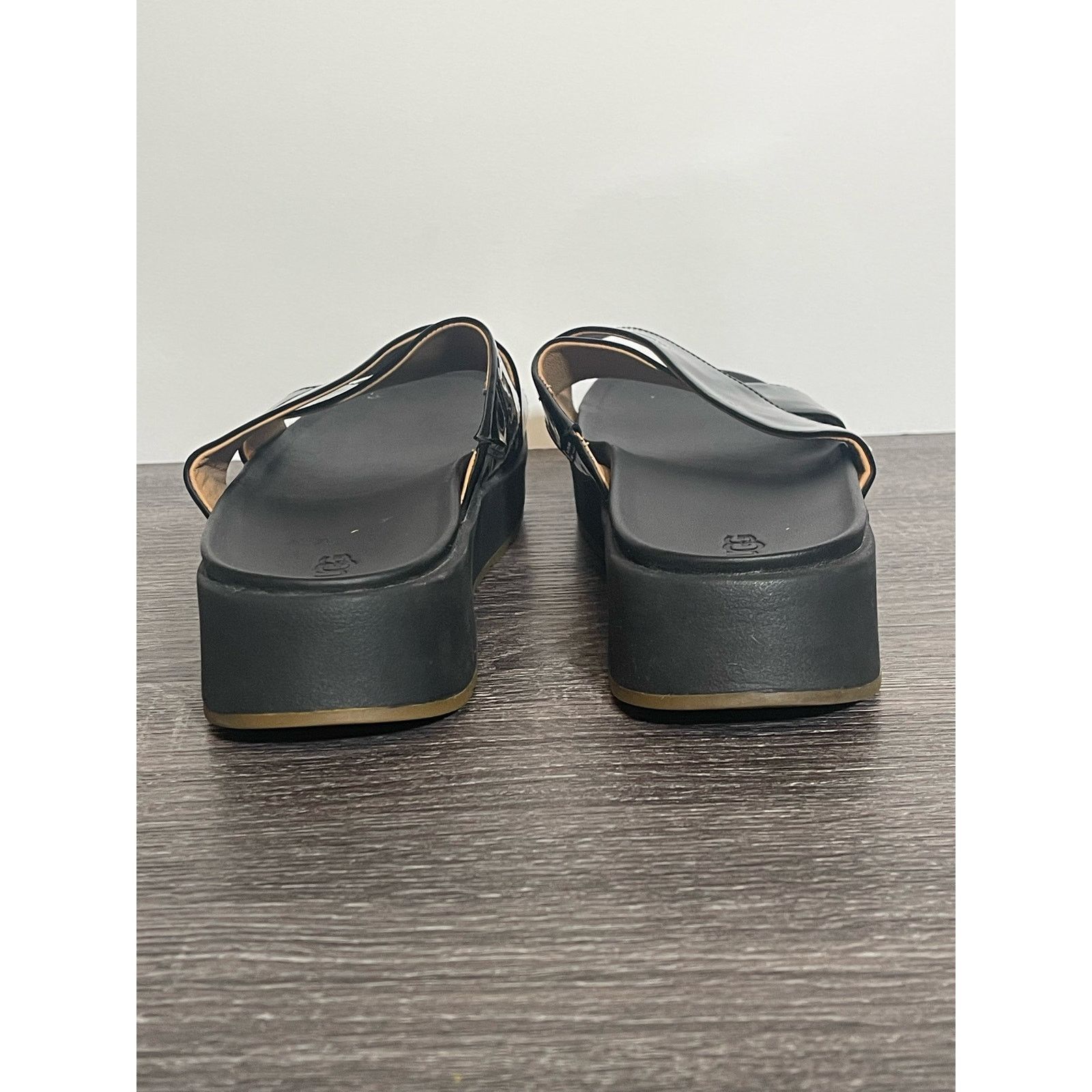 Ugg UGG Emily Criss Cross Patent Slide Sandals Women's Size 9.5 Size US 9.5 / IT 39.5 - 3 Thumbnail