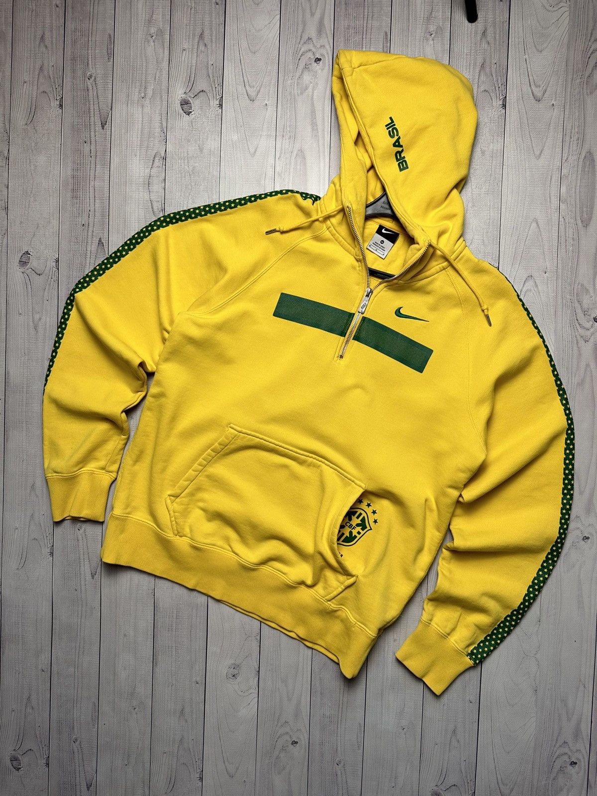 Vintage Vintage Nike Brazil soccer hoodie size M logo rare Size US M / EU 48-50 / 2 - 1 Thumbnail
