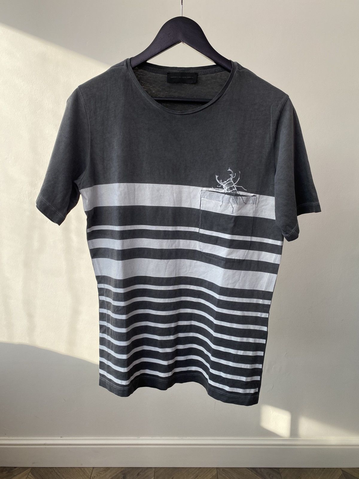 Diesel Vintage Diesel Black Gold Striped Scarab T Shirt Size US M / EU 48-50 / 2 - 2 Thumbnail