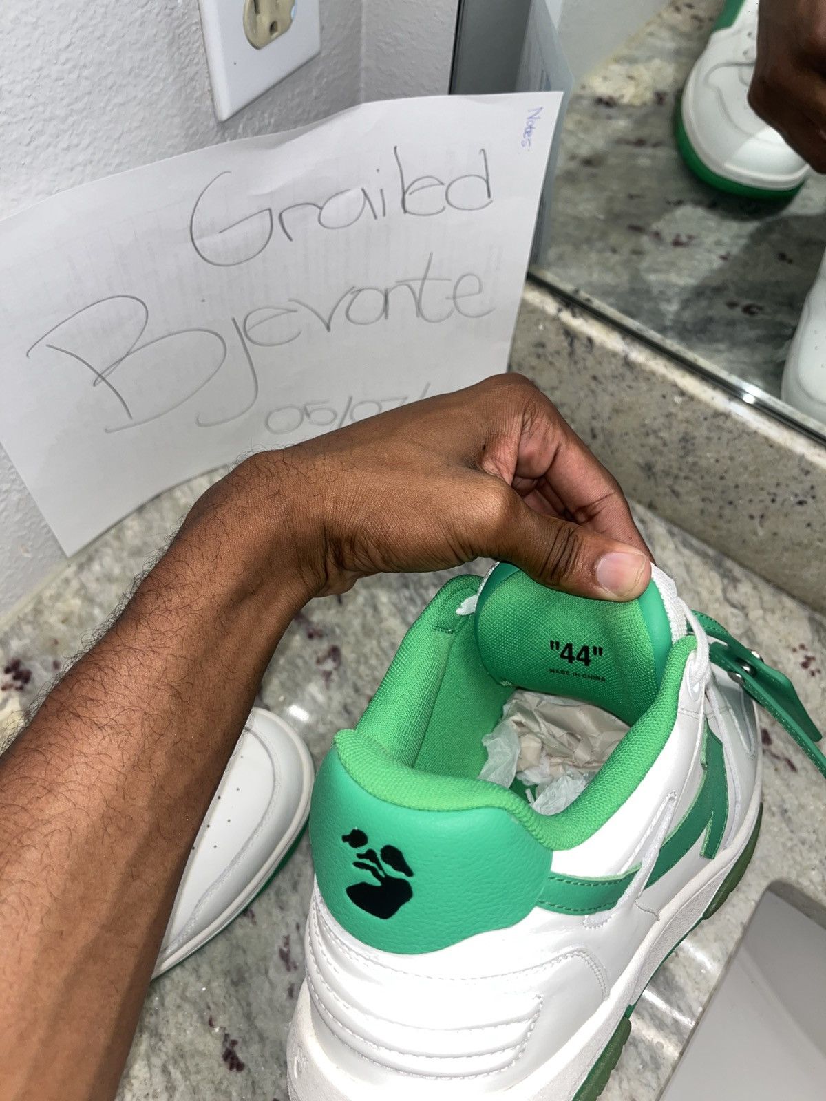 Off-White Off White Out Of Office Size US 11 / EU 44 - 5 Thumbnail