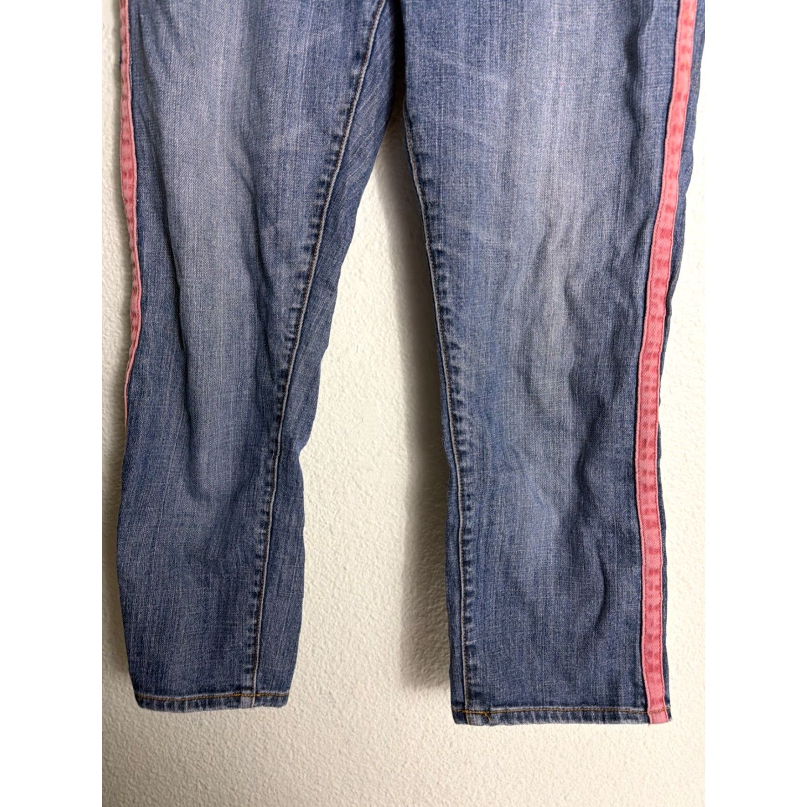 Vintage Cabi Jeans Capri Women 4 Medium Wash Pink Piping 28x30 (30X24) Size 28" / US 6 / IT 42 - 2 Thumbnail