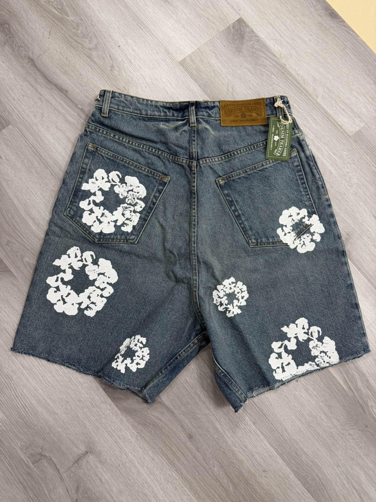 DENIM TEARS Denim Tears Cotton Wreath Denim Shorts – Large Size US 34 / EU 50 - 2 Thumbnail