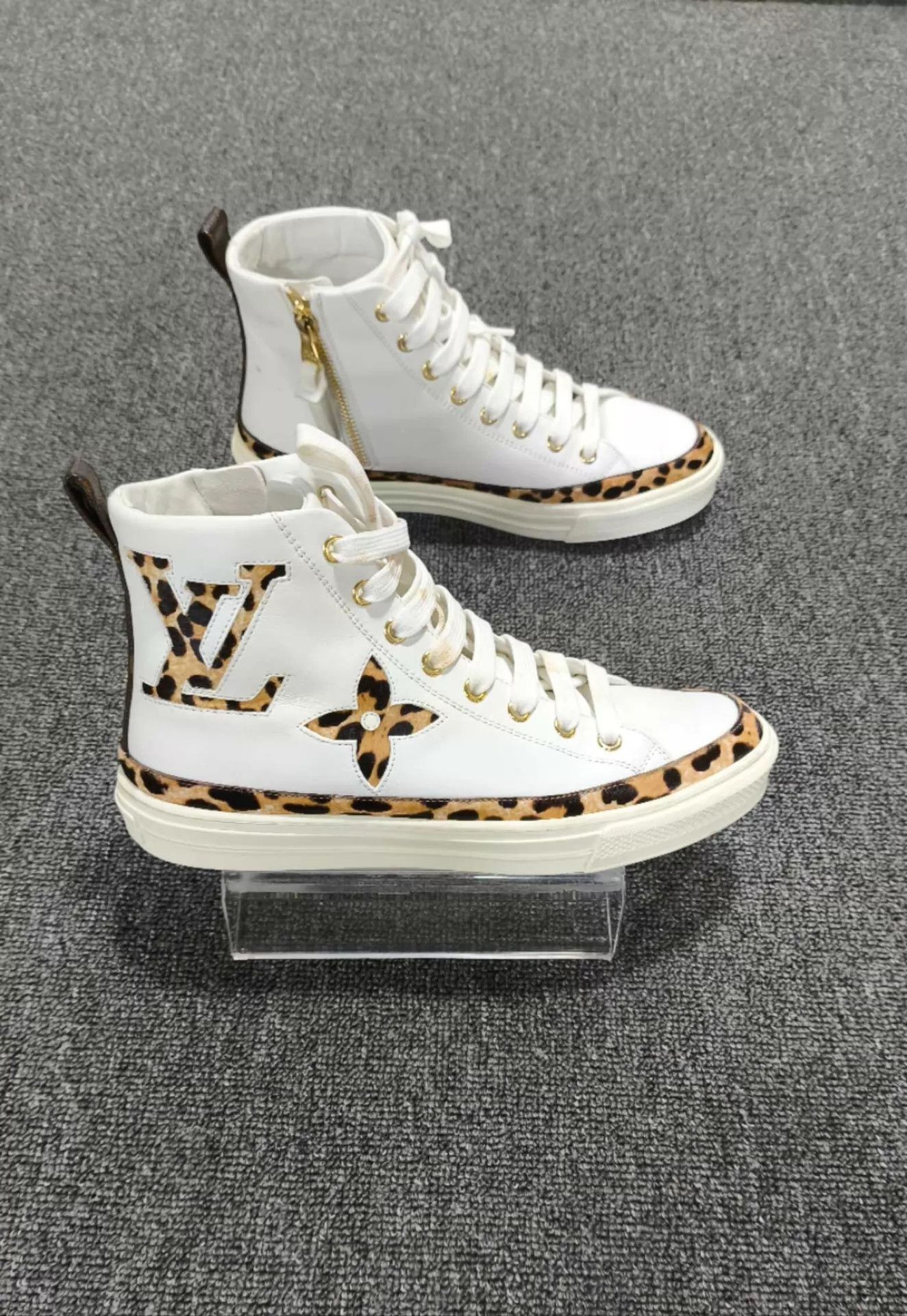 Louis Vuitton LV Women's White Leopard Print Logo High Top 37.5 Size US 7 / IT 37 - 3 Thumbnail