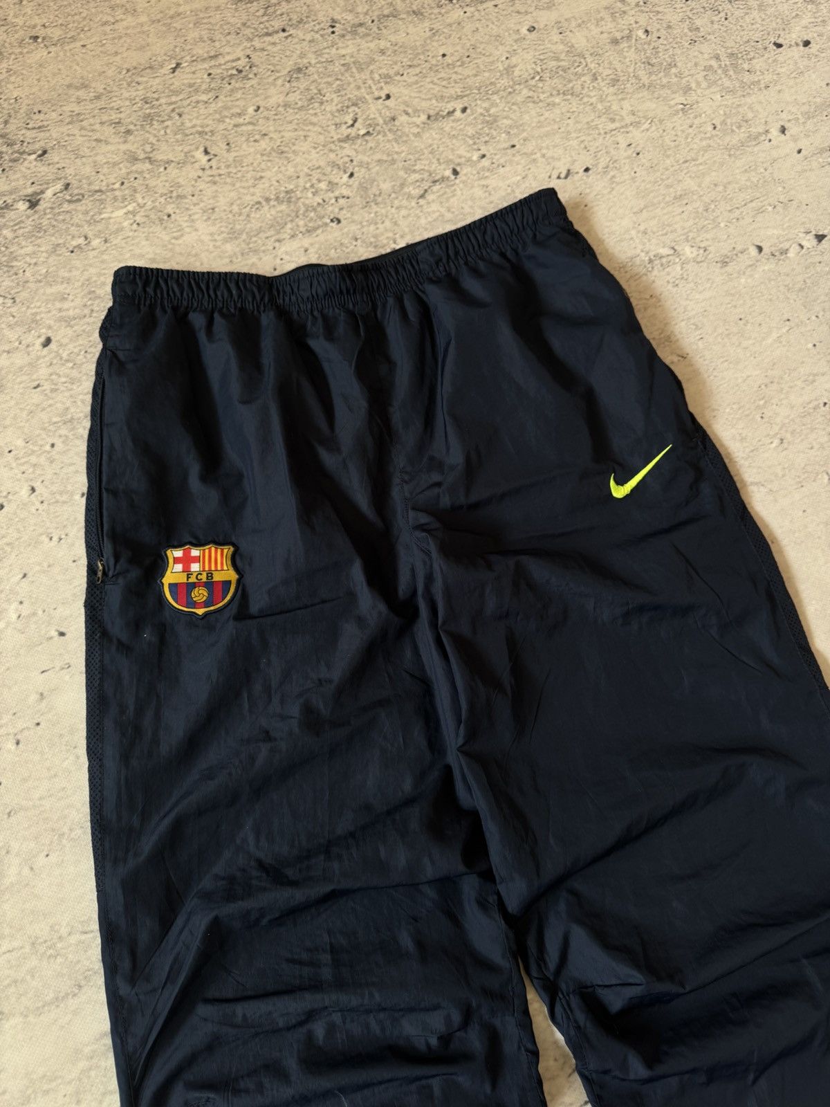 Nike × Vintage NIKE BARCELONA NYLON VINTAGE Y2K BAGGY FIT PANTS SWEATPANTS Size US 32 / EU 48 - 4 Thumbnail