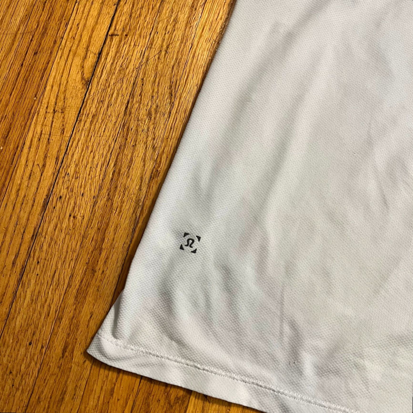 Lululemon Lululemon Shirt Mens Medium Light Gray Workout Performance Tshirt Shirt Mens M Gray Tshirt Size US M / EU 48-50 / 2 - 5 Thumbnail