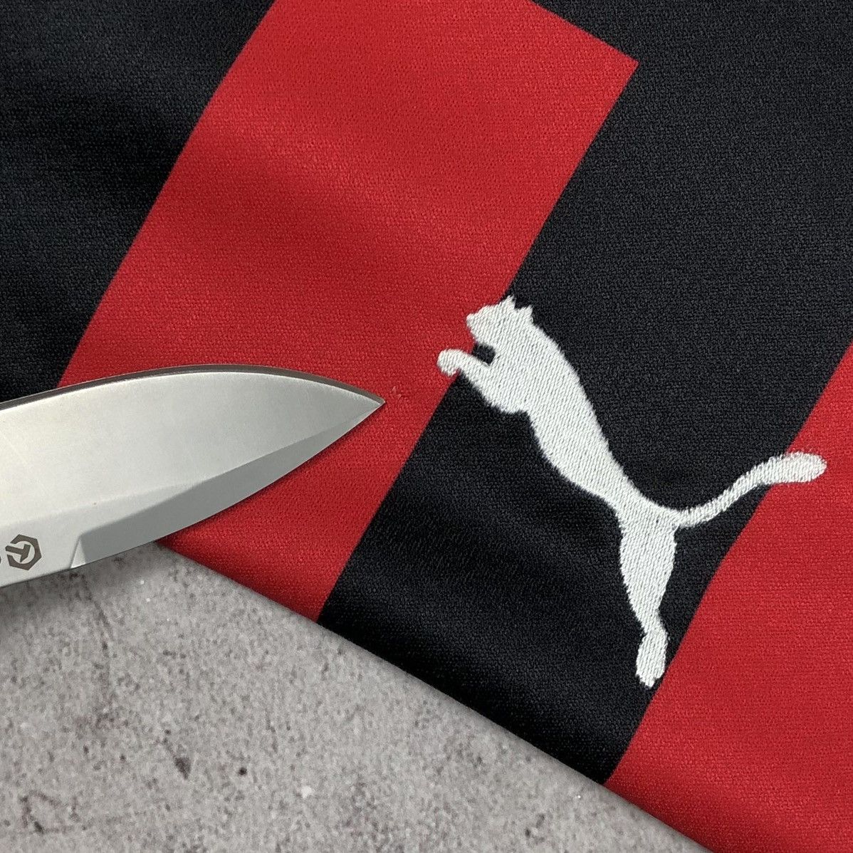 Puma AC Milan 2022-2023 Puma Home Soccer Jersey Kit Size US M / EU 48-50 / 2 - 15 Thumbnail