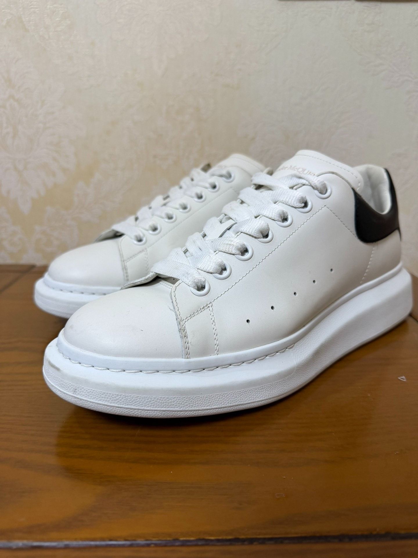 Alexander McQueen Alexander McQueen Black Lowtop Sneakers 43 Men Size US 10 / EU 43 - 1 Thumbnail