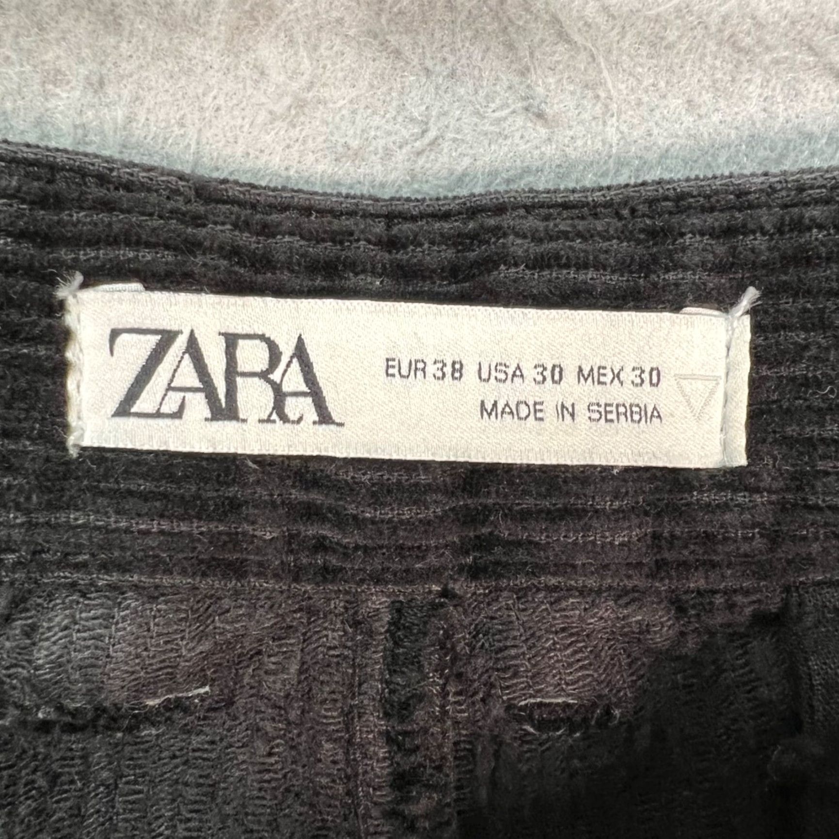 Zara Zara Mens Pants Black Corduroy Pleated Trousers Tapered Leg Chino Pants Casual Size 30 Regular Front Pleated Pocket Slash Pocket Inseam 26 in Mens Size US 30 / EU 46 - 3 Thumbnail