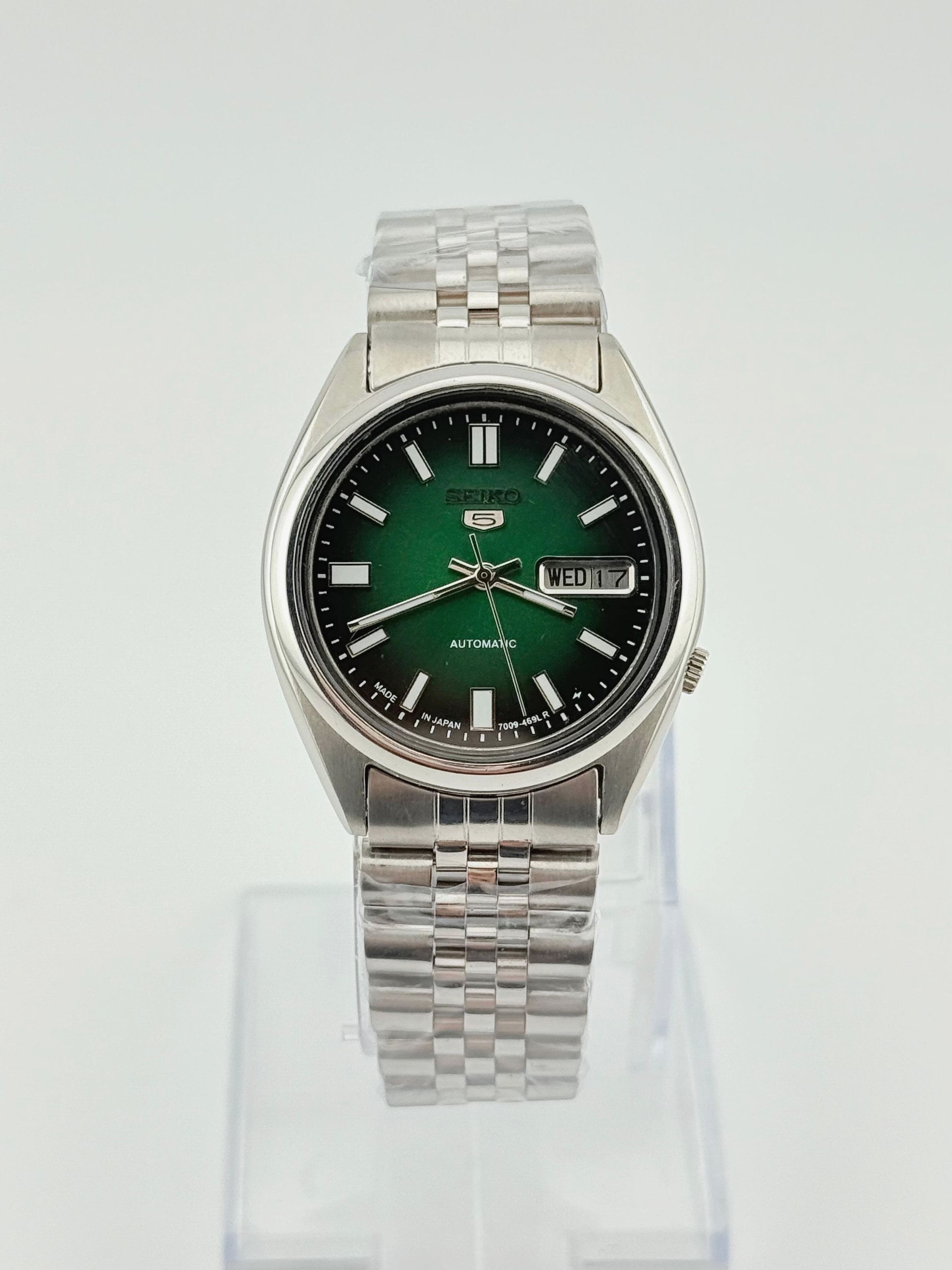 Seiko Classic Men's Seiko 5 Wrist Watch Size 36 - 1 Thumbnail