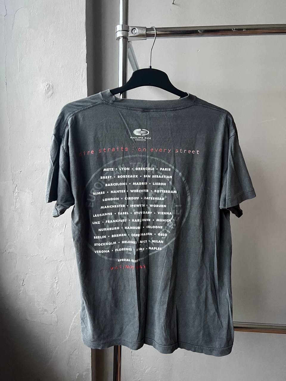 Vintage 90’S DIRE STRAITS ON EVERY STREET EUROPEAN TOUR 1992 TSHIRT Size US L / EU 52-54 / 3 - 13 Thumbnail