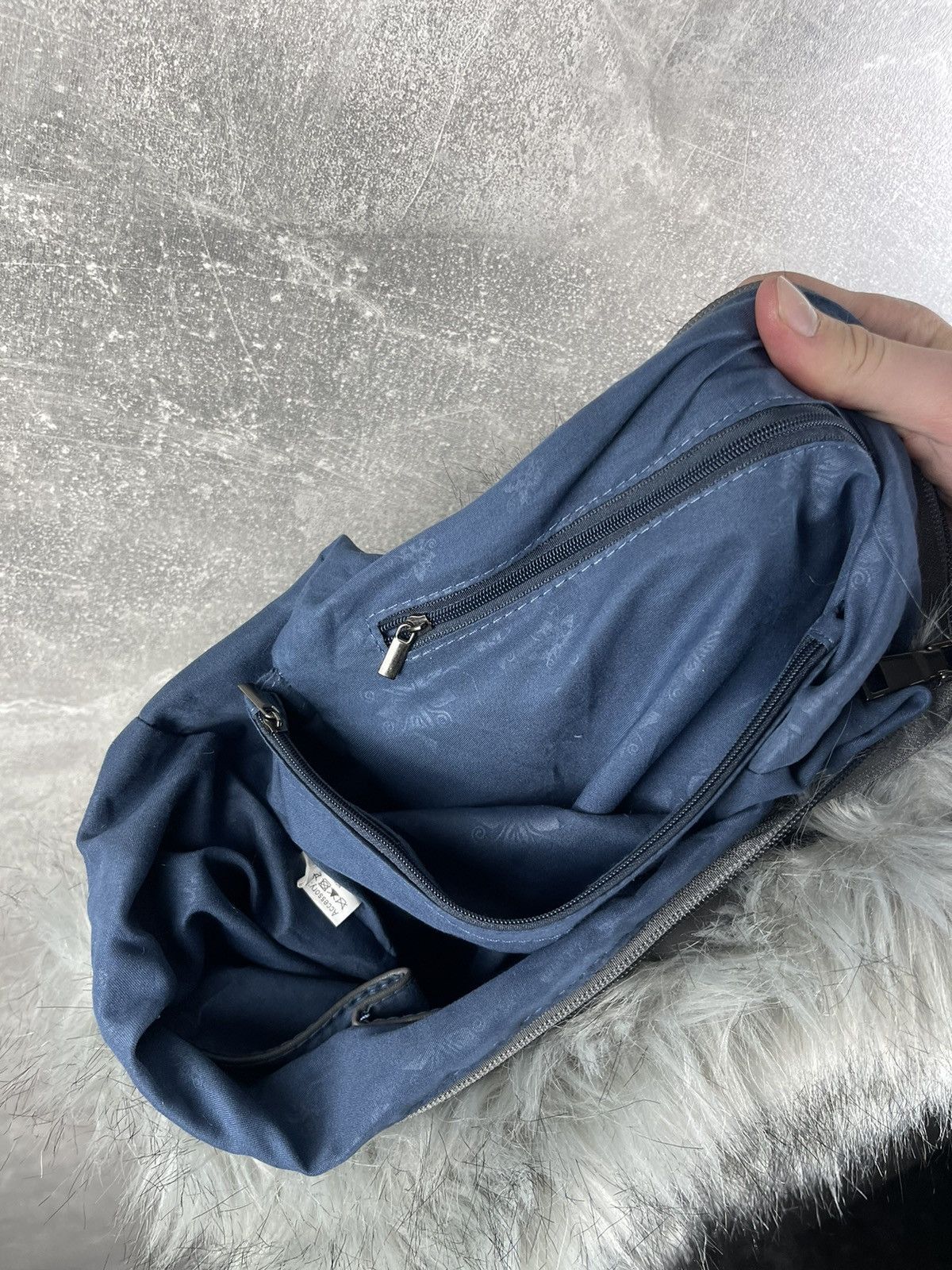 Japanese Brand Avant Garde Faux Fur Gray Shoulder Bag Y2K Style Plush Hobo Size ONE SIZE - 9 Thumbnail
